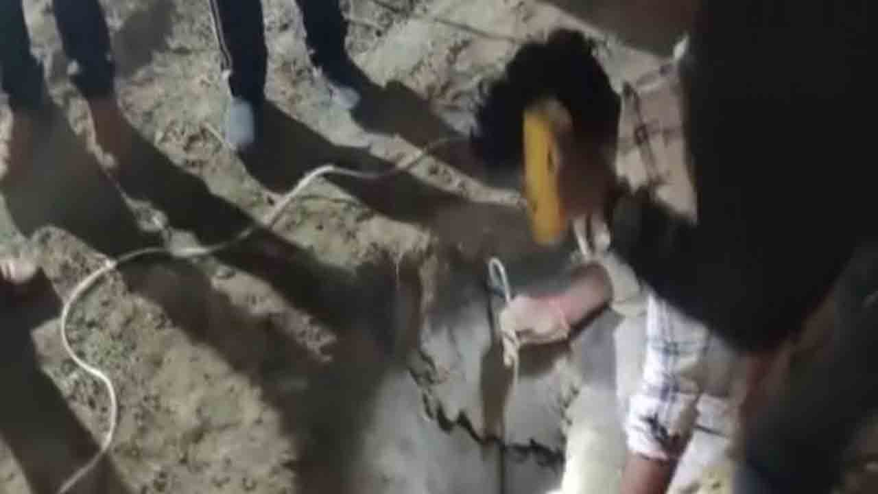 Madhya Pradesh | బోరుబావిలో పడ్డ ఐదేండ్ల బాలిక.. సహాయ చర్యలు ప్రారంభం