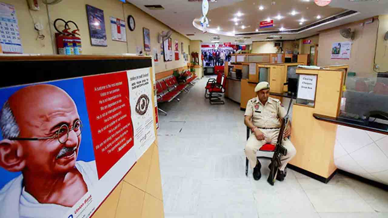 Bank Holidays | డిసెంబర్‌ నెలలో 18 రోజులు బ్యాంకులు బంద్‌.. సెలవుల జాబితా మీకోసం..!