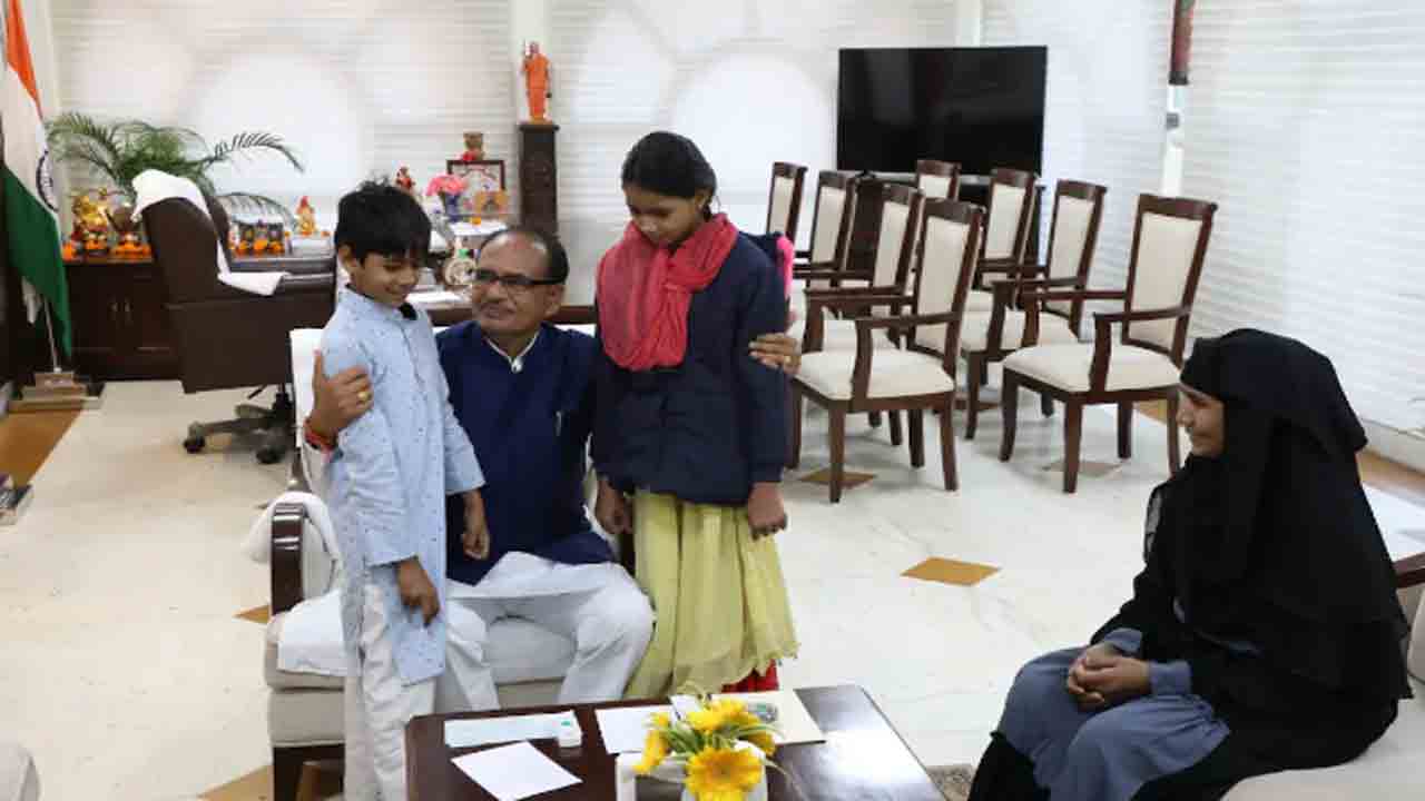 Muslim Woman | బీజేపీకి ఓటు వేసినందుకు ముస్లిం మహిళను కొట్టిన బంధువు.. చౌహాన్‌ను కలిసిన   బాధితురాలు