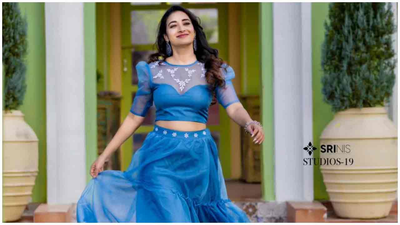 Bhanu Shree | భానుశ్రీ‌ అందాల హొయలు..