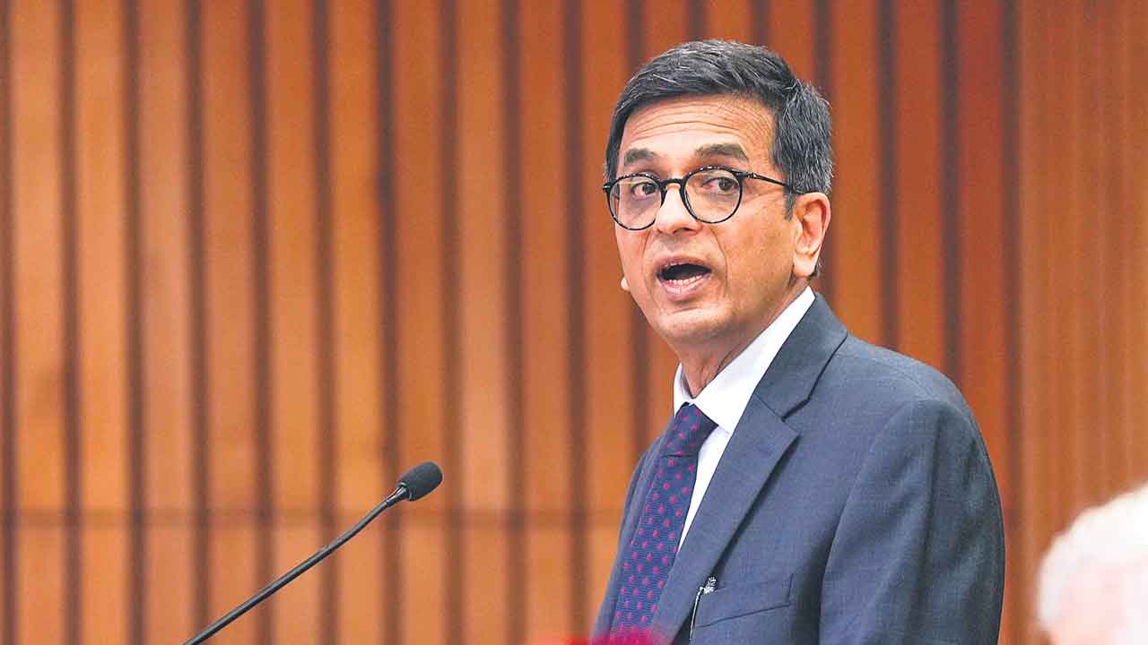 మనం ఇతరుల మాట వినటం లేదు