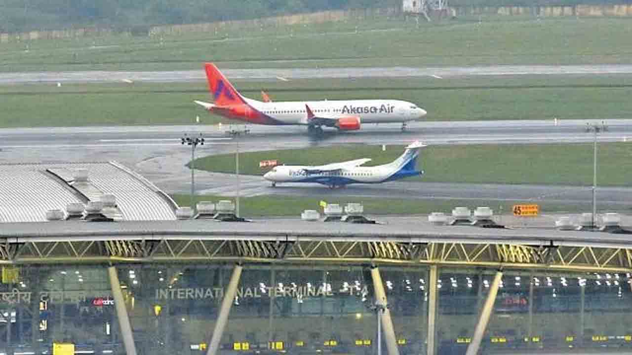 Chennai Airport | కాస్త శాంతించిన వరుణుడు.. చెన్నైలో విమాన సర్వీసులు పునరుద్ధరణ