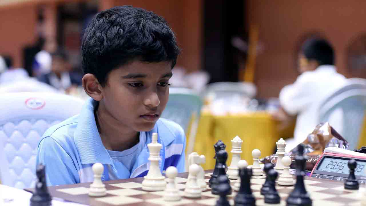 దర్శన్‌ ముందంజ