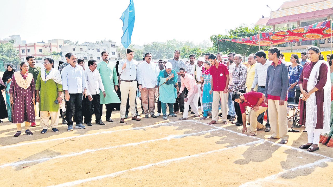 ఆత్మైస్థెర్యంతో ముందుకు సాగాలి