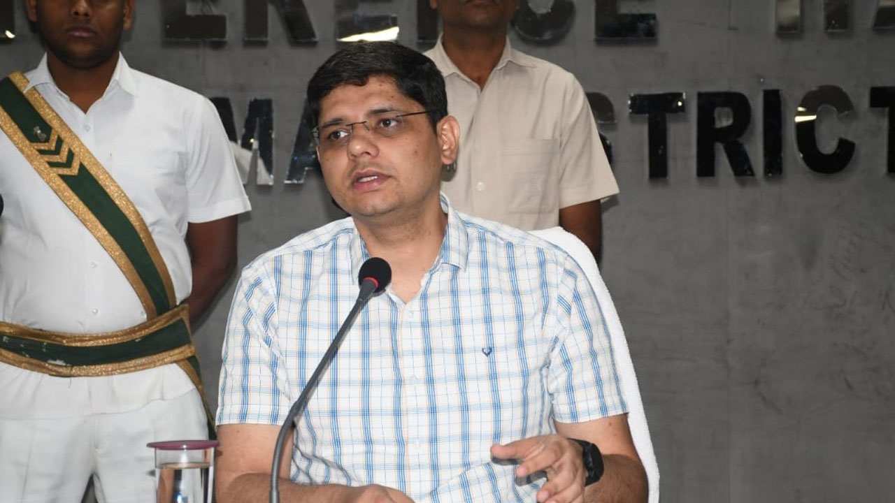 ప్రభుత్వ పథకాలను పారదర్శకంగా అమలు చేయాలి