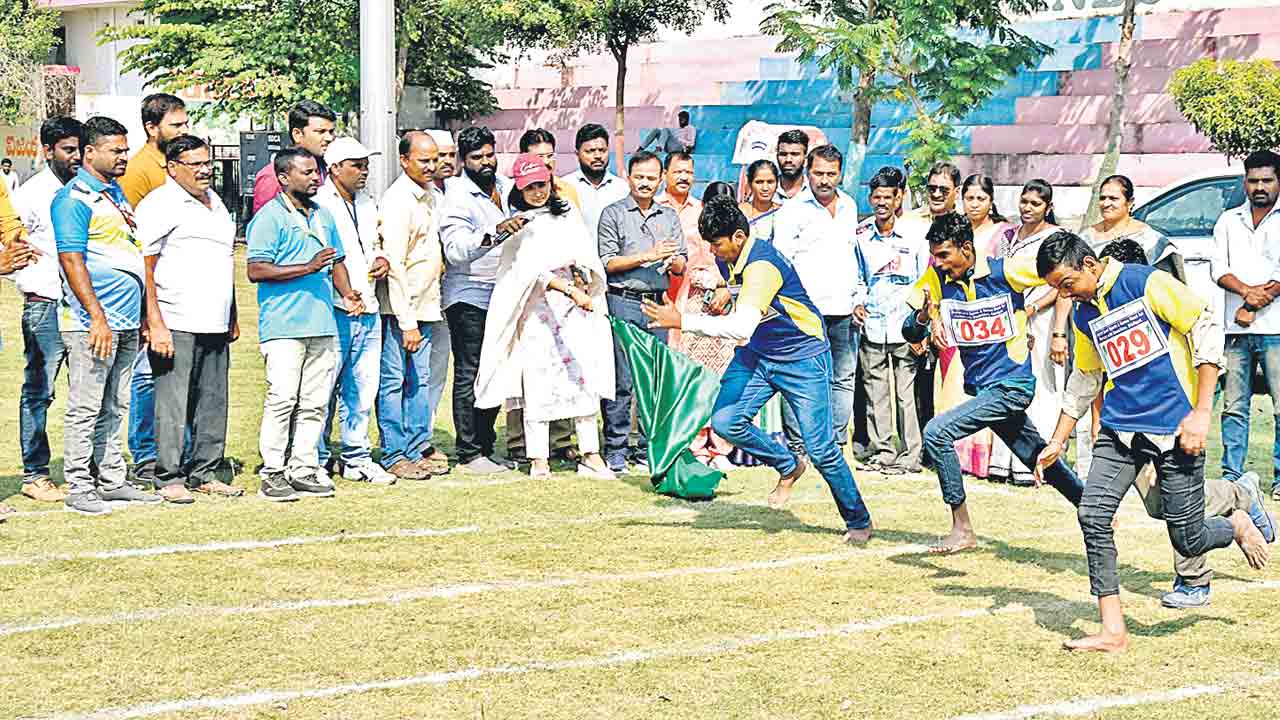 దివ్యాంగులకు క్రీడాపోటీలు