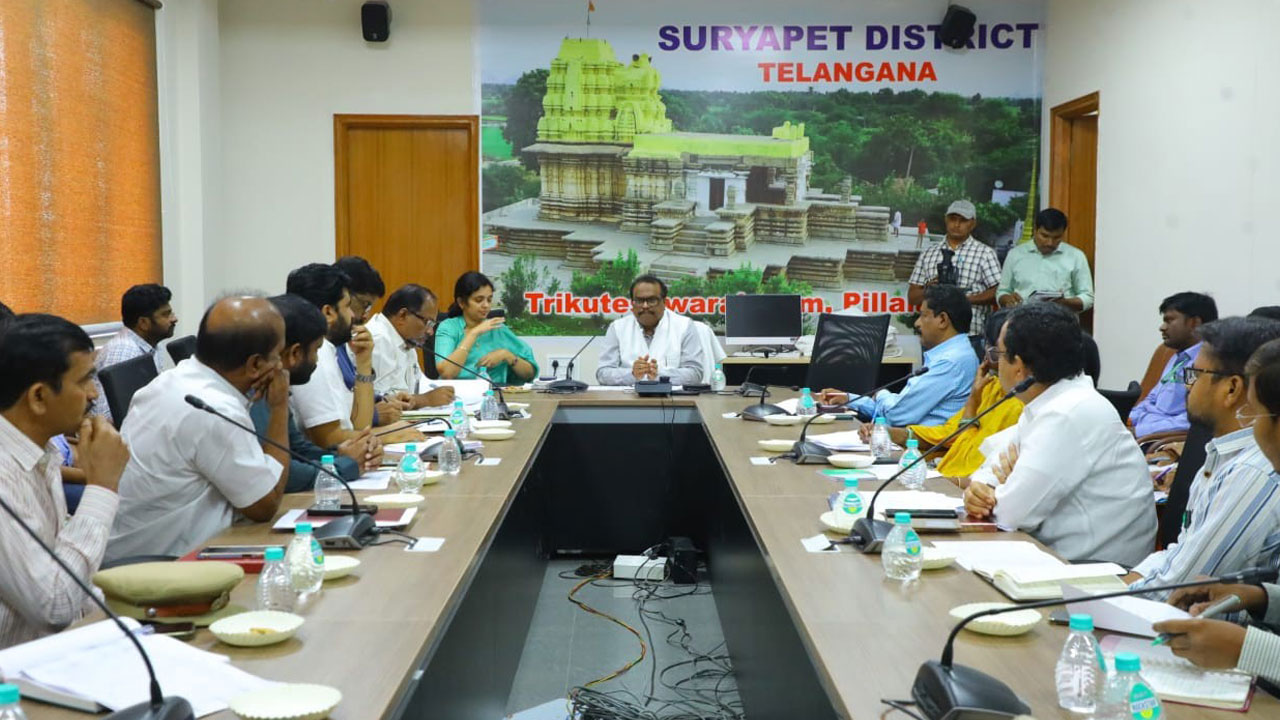 ఔత్సాహిక పారిశ్రామికవేత్తలను ప్రోత్సహించాలి