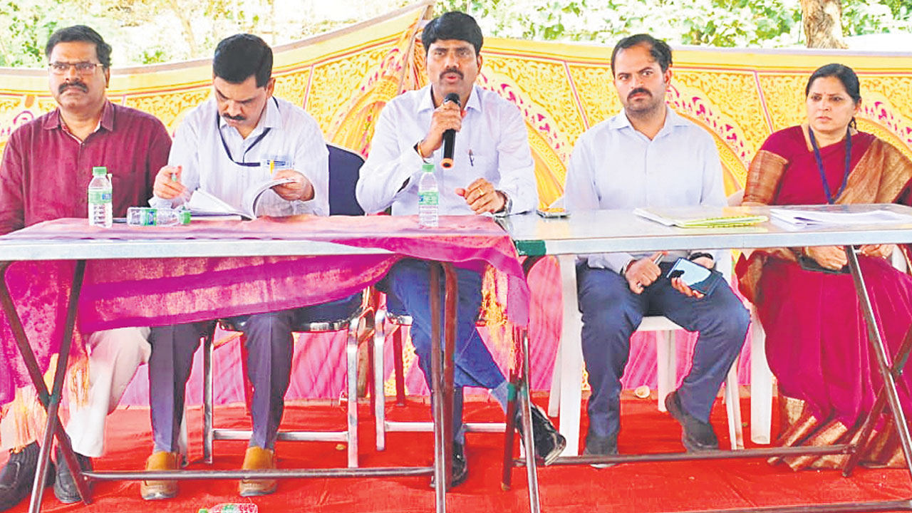 అధికారులు సమన్వయంతో పనిచేయాలి