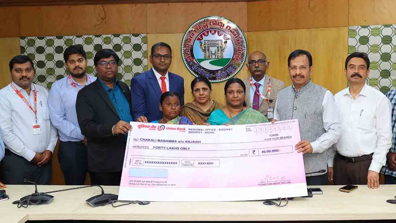 కండక్టర్‌ కుటుంబానికి ఆర్టీసీ అండ