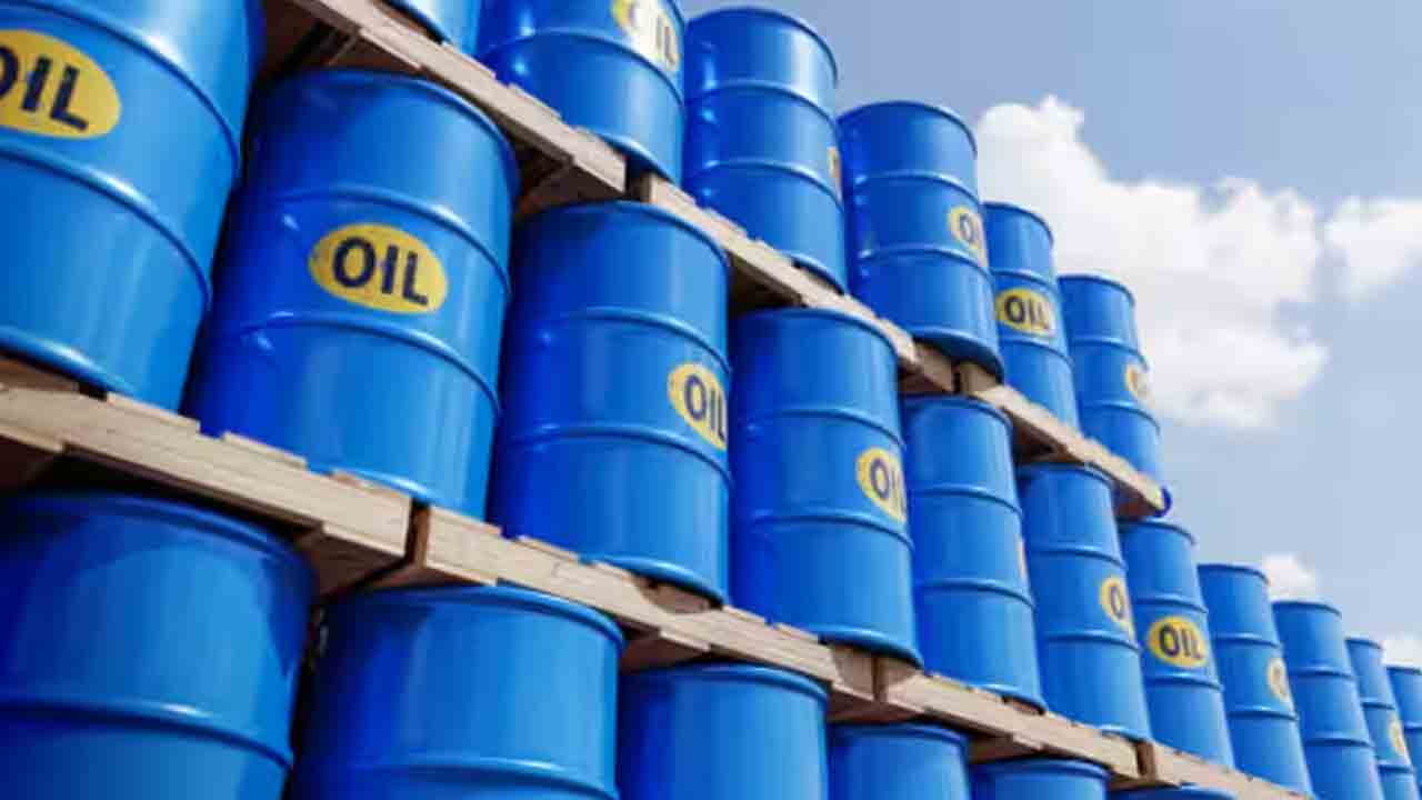 Petroleum Ministry | రష్యా నుంచి ముడి చమురు కొనకపోతే.. దేశంలో ద్రవ్యోల్బణం బాగా పెరిగేది: పెట్రోలియం శాఖ