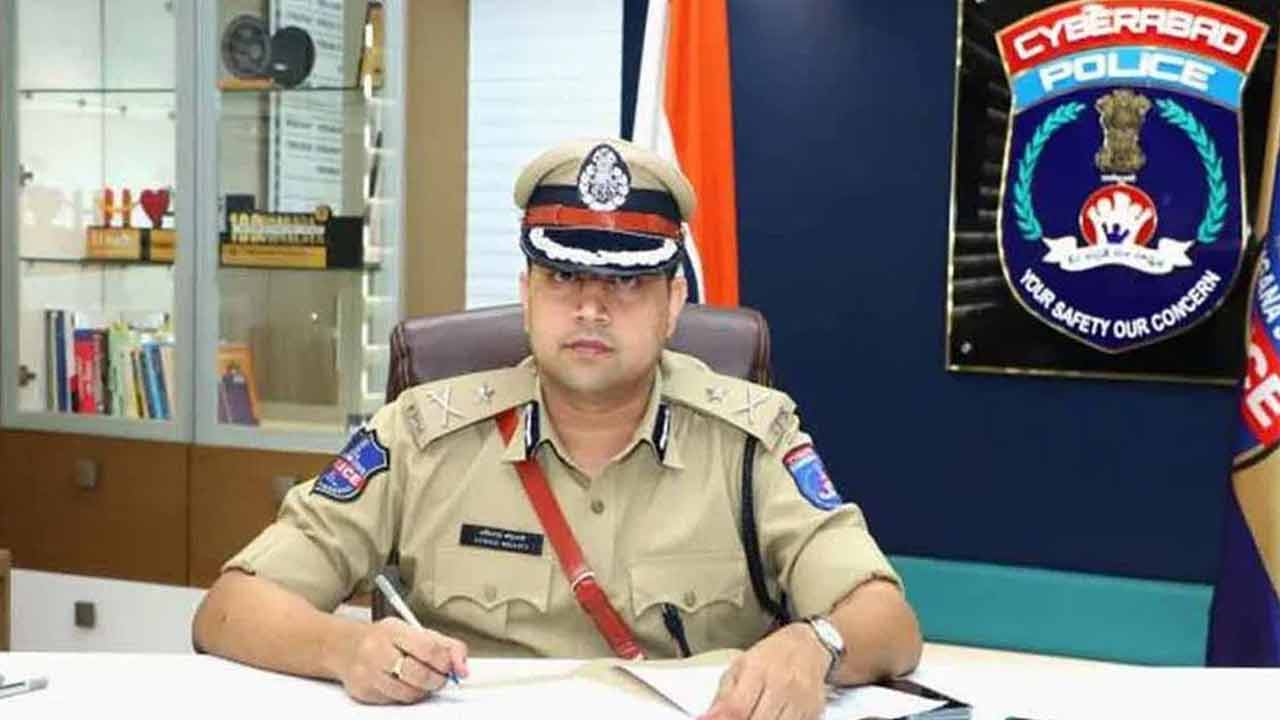 Cyberabad | అవినీతి ఆరోపణలు.. సైబరాబాద్‌లో ఇద్దరు సీఐలపై వేటు