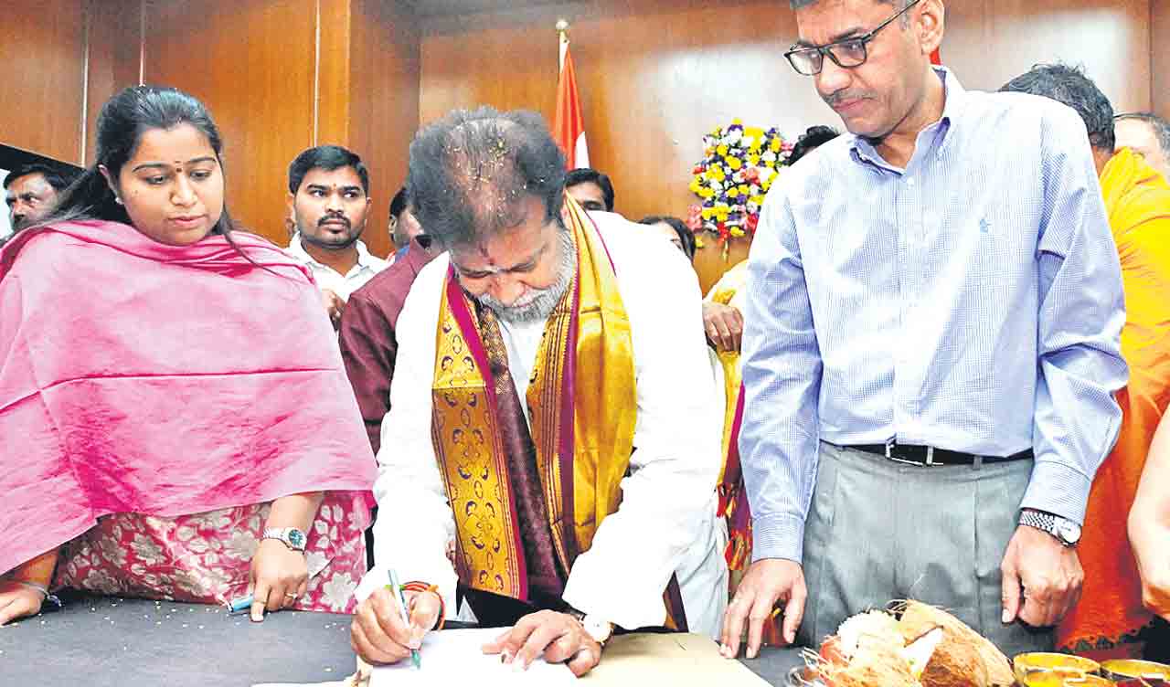 ‘ఆరోగ్యశ్రీ’ పెంపుపై తొలి సంతకం