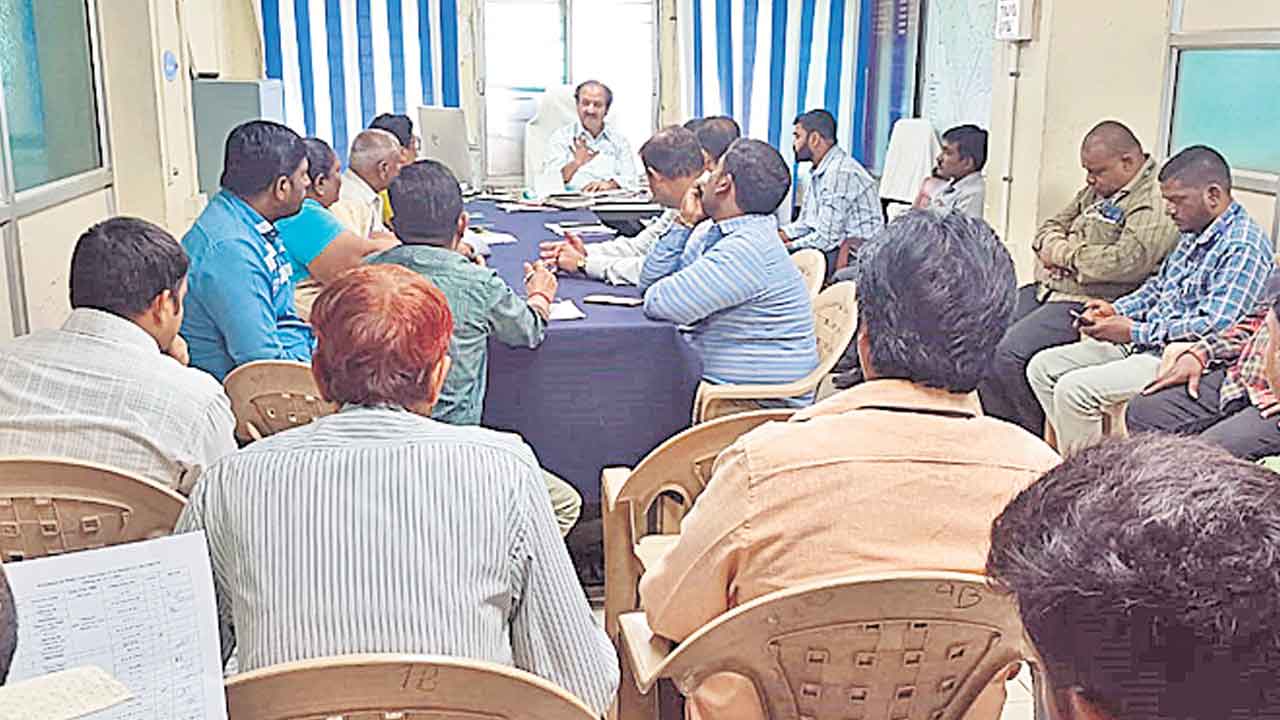 ఆస్తిపన్ను లక్ష్యాన్ని అధిగమించాలి