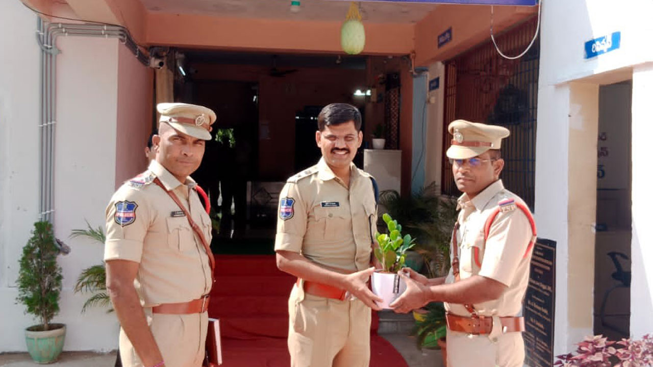 ప్రజల మన్ననలు పొందాలి