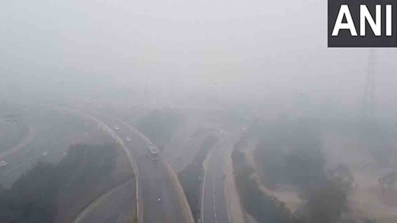 Dense Fog | ఢిల్లీని కమ్మేసిన పొగమంచు.. విమాన, రైళ్ల రాకపోకలపై తీవ్ర ప్రభావం