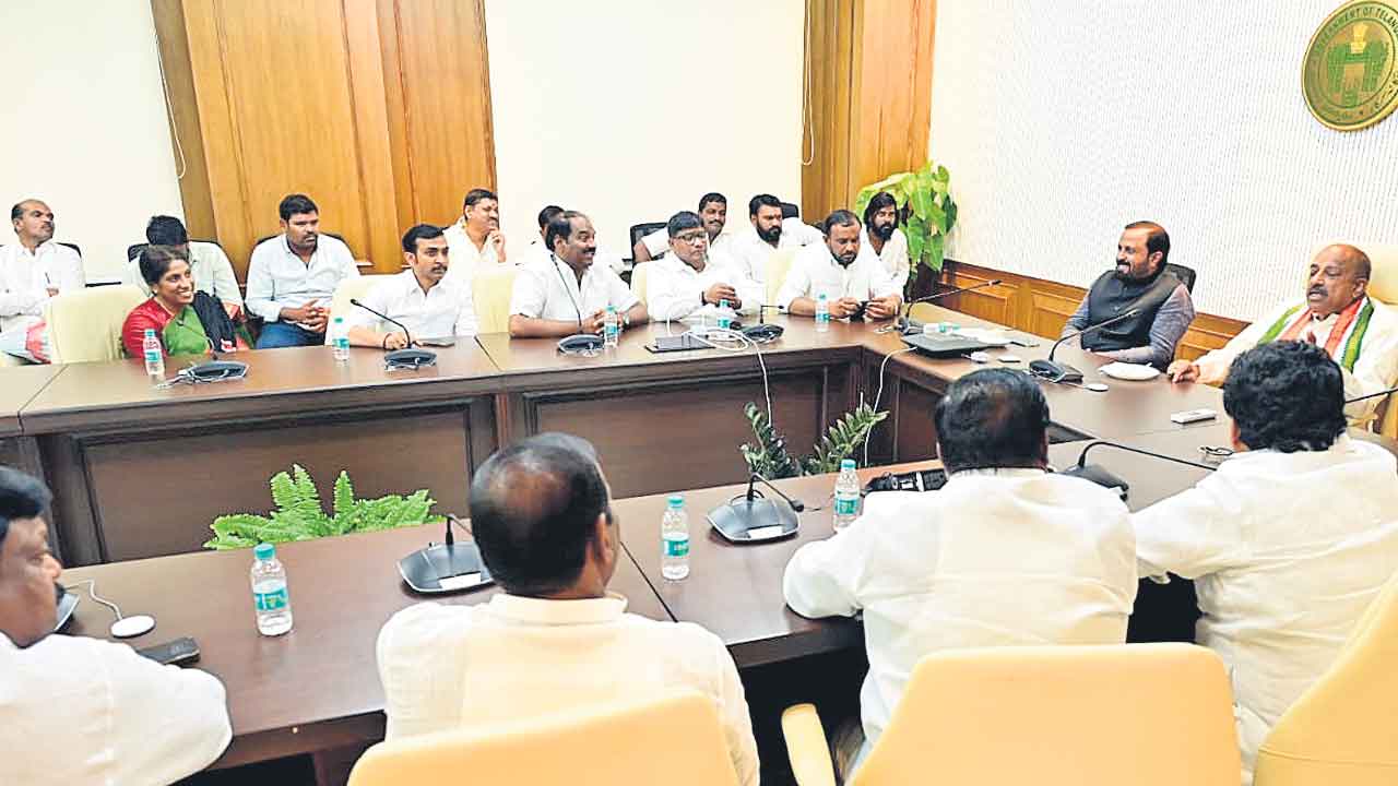 సచివాలయంలో రాజకీయ సమావేశం