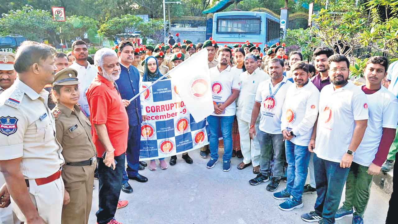 దేశాన్ని పట్టి పీడిస్తున్న అవినీతిని నిర్మూలించాలి