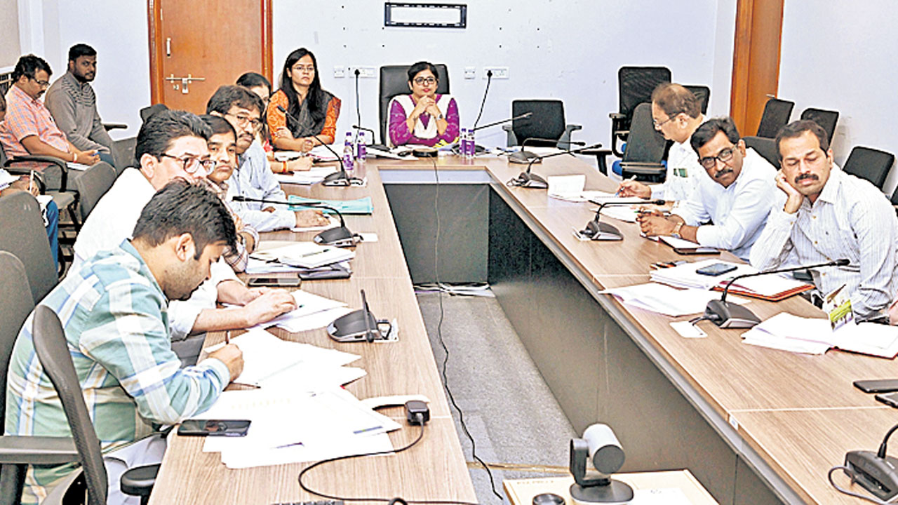 పార్లమెంట్‌ ఎన్నికలకు సర్వం సిద్ధం చేయాలి