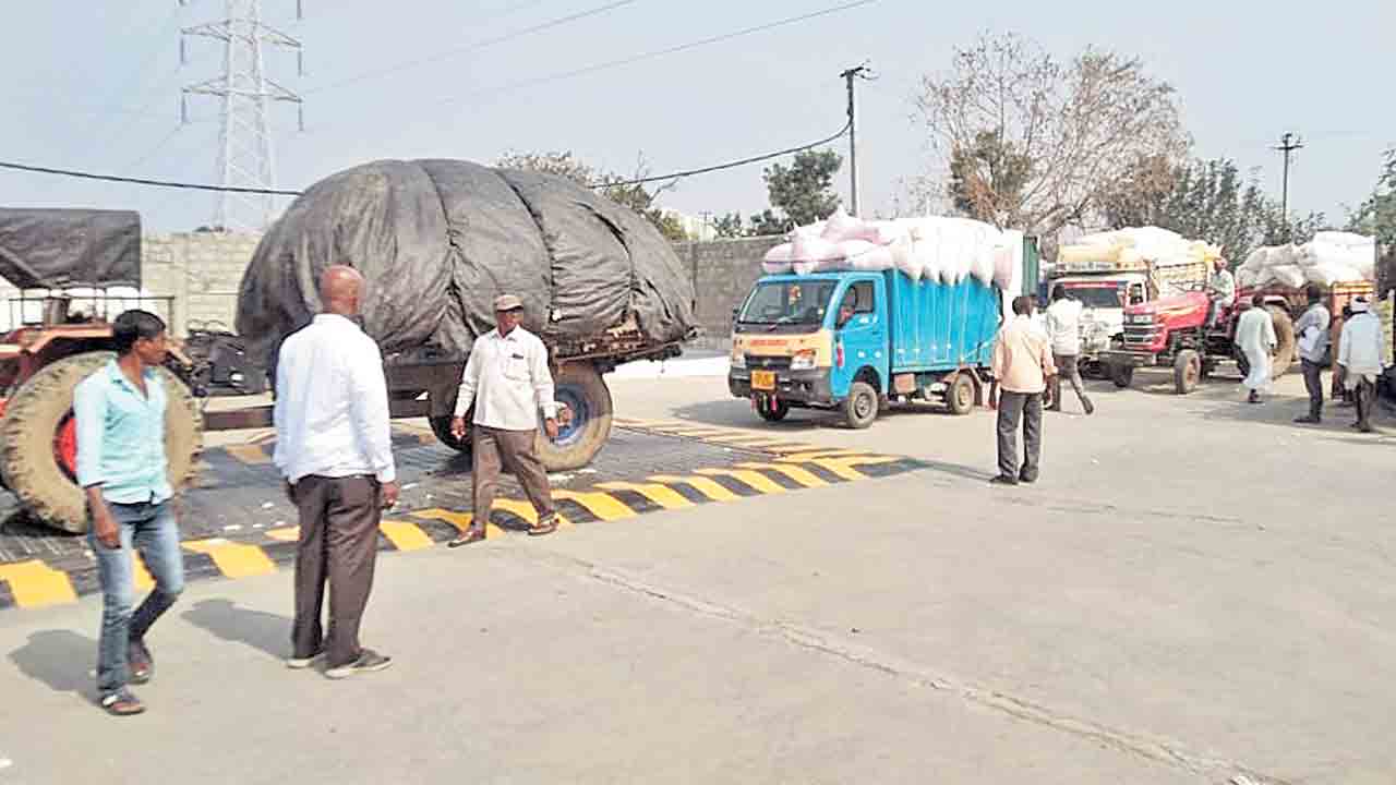 పత్తి కొనుగోళ్లకు ఓటీపీ సమస్య..!