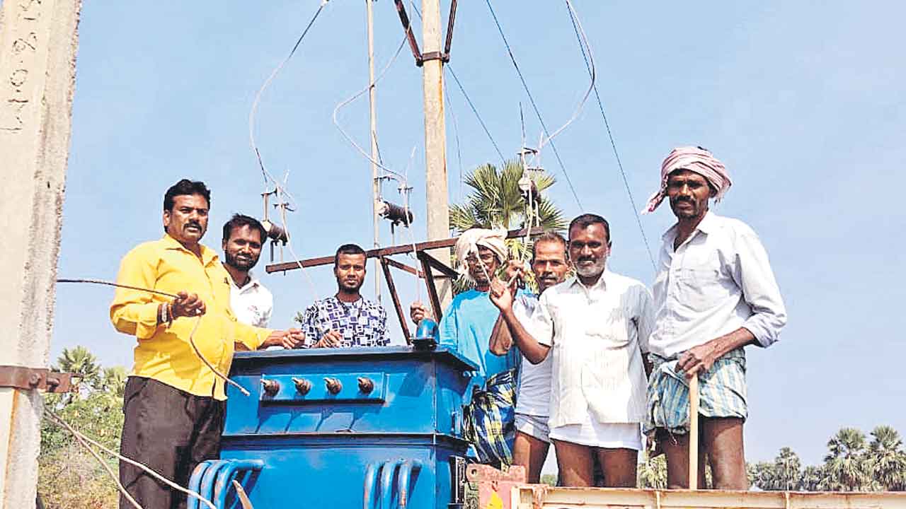 ట్రాన్స్‌ ఫార్మర్‌ కష్టాలు..