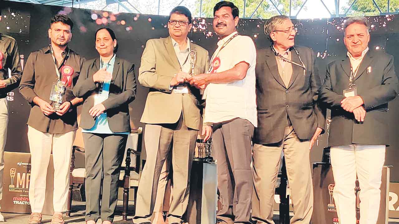 ఉత్తమ రైతు అవార్డు అందుకున్న రామచంద్రారెడ్డి