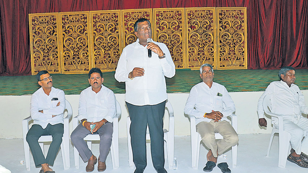 ప్రజల సమస్యలు పరిష్యరించాలి