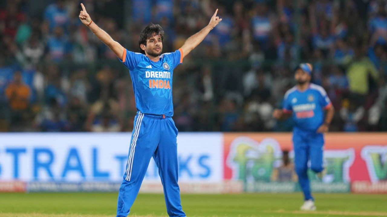 AUSvsIND T20I:  వాళ్లంద‌రి కంటే బిష్ణోయ్ డిఫ‌రెంట్ స్పిన్న‌ర్.. పొట్టి  వ‌ర‌ల్డ్ క‌ప్‌లో అత‌డుండాలిః లంక దిగ్గ‌జం  ప్ర‌శంస‌లు