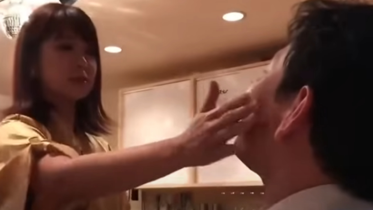 Viral Video: డబ్బులిచ్చి మరీ కొట్టించుకుంటున్నారు.. జపాన్‌ హోటల్‌ వెరైటీ థాట్‌.. వీడియో వైరల్‌