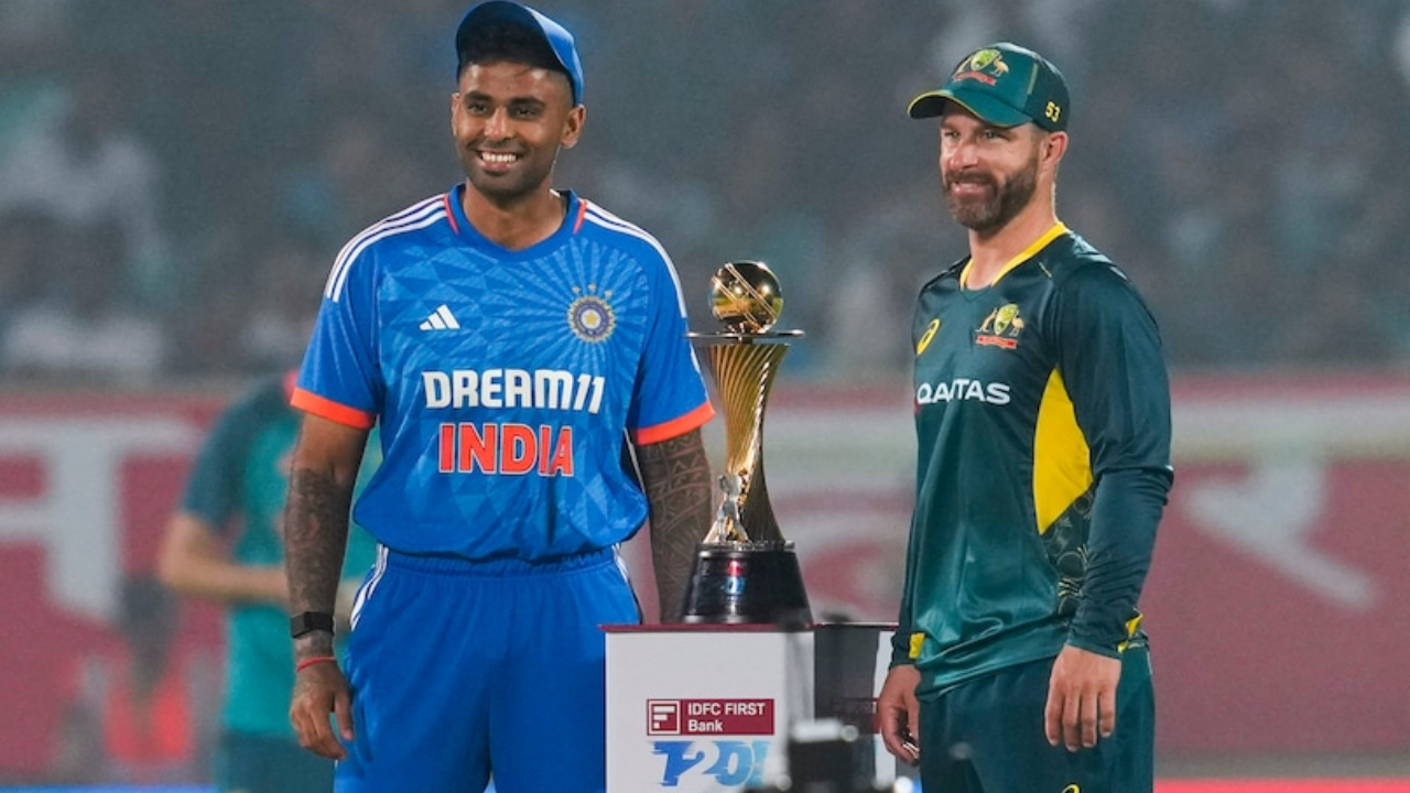 INDvsAUS: టాస్ గెలిచిన ఆసీస్.. బ్యాటింగ్ భారత్దే..