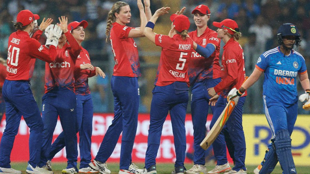 INDWvsENGW:  80 రన్స్‌కే టీమిండియా ఆలౌట్‌.. వాంఖడేలో  రెచ్చిపోయిన ఇంగ్లండ్‌ బౌలర్లు