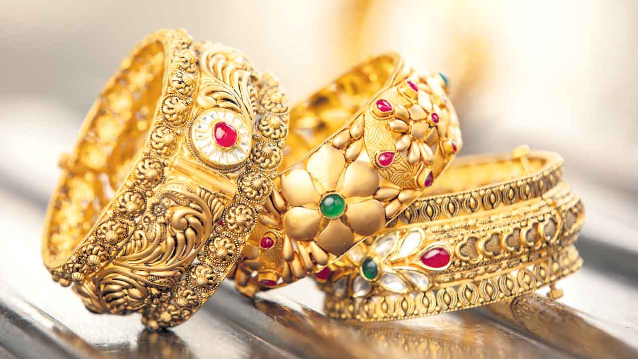 Gold Price | అంతకంతకు పెరుగుతున్న పసిడి ధరలు.. తులం రూ.64,300