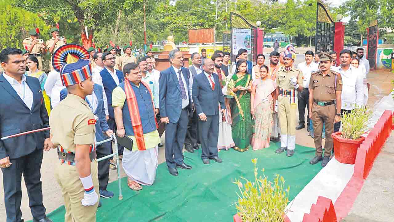మెరుగైన విద్యతోనే బంగారు భవిష్యత్‌