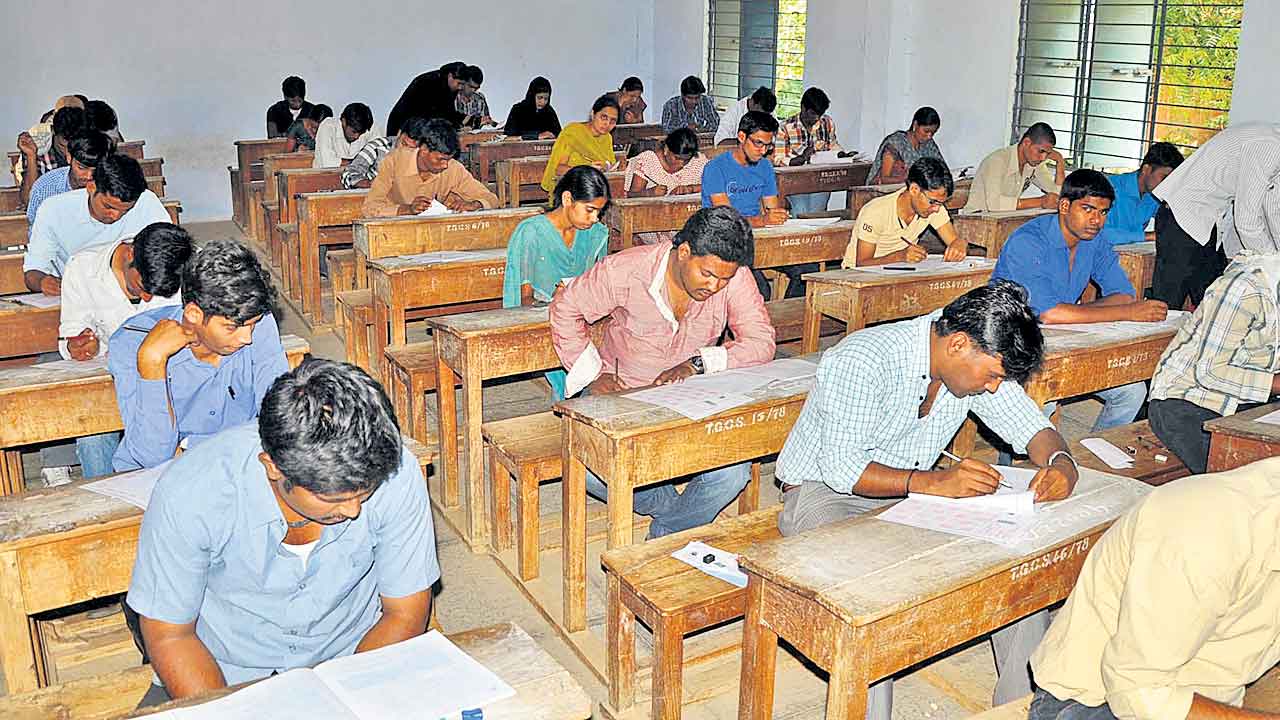 Group- 1 | ఈ నెలాఖరు నుంచి గ్రూప్‌-1 హాల్‌టిక్కెట్లు.. ప్రిలిమ్స్ వాయిదాకు అవ‌కాశం లేదు