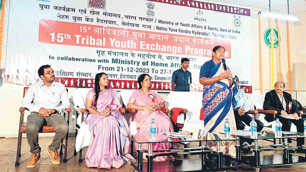 మనం మారుతూ..సమాజ మార్పునకు కృషిచేయాలి