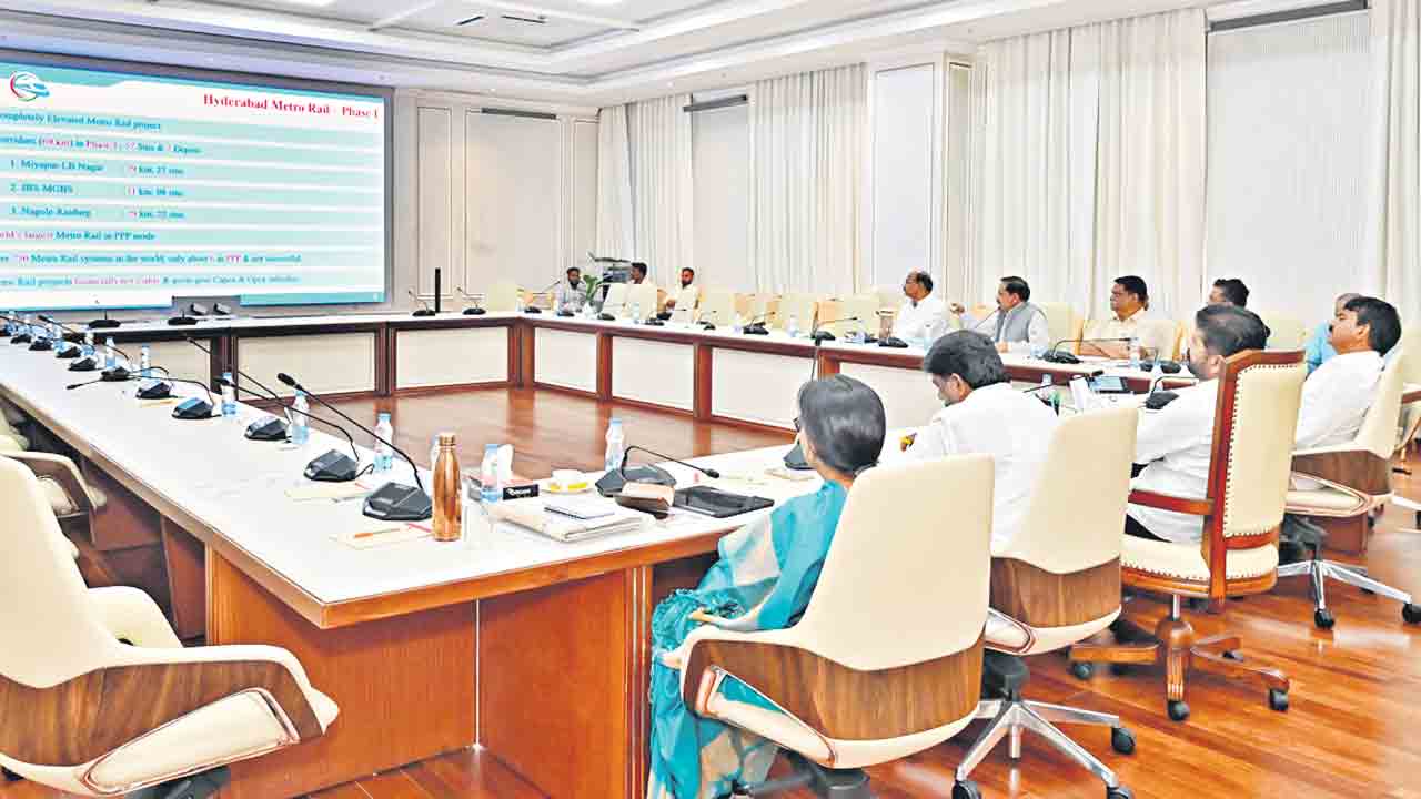 Airport Metro | ఎయిర్‌పోర్టు మెట్రోపై సీఎం రేవంత్‌ కీలక నిర్ణయం.. 2 కొత్త మార్గాలపై అధికారులకు దిశానిర్దేశం