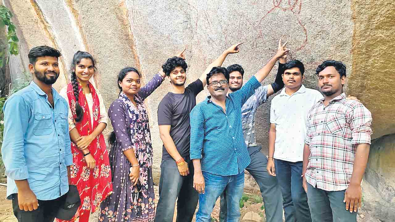 విశ్వనగరంలో.. రమ్యమైన రాతి ఆకృతులు..