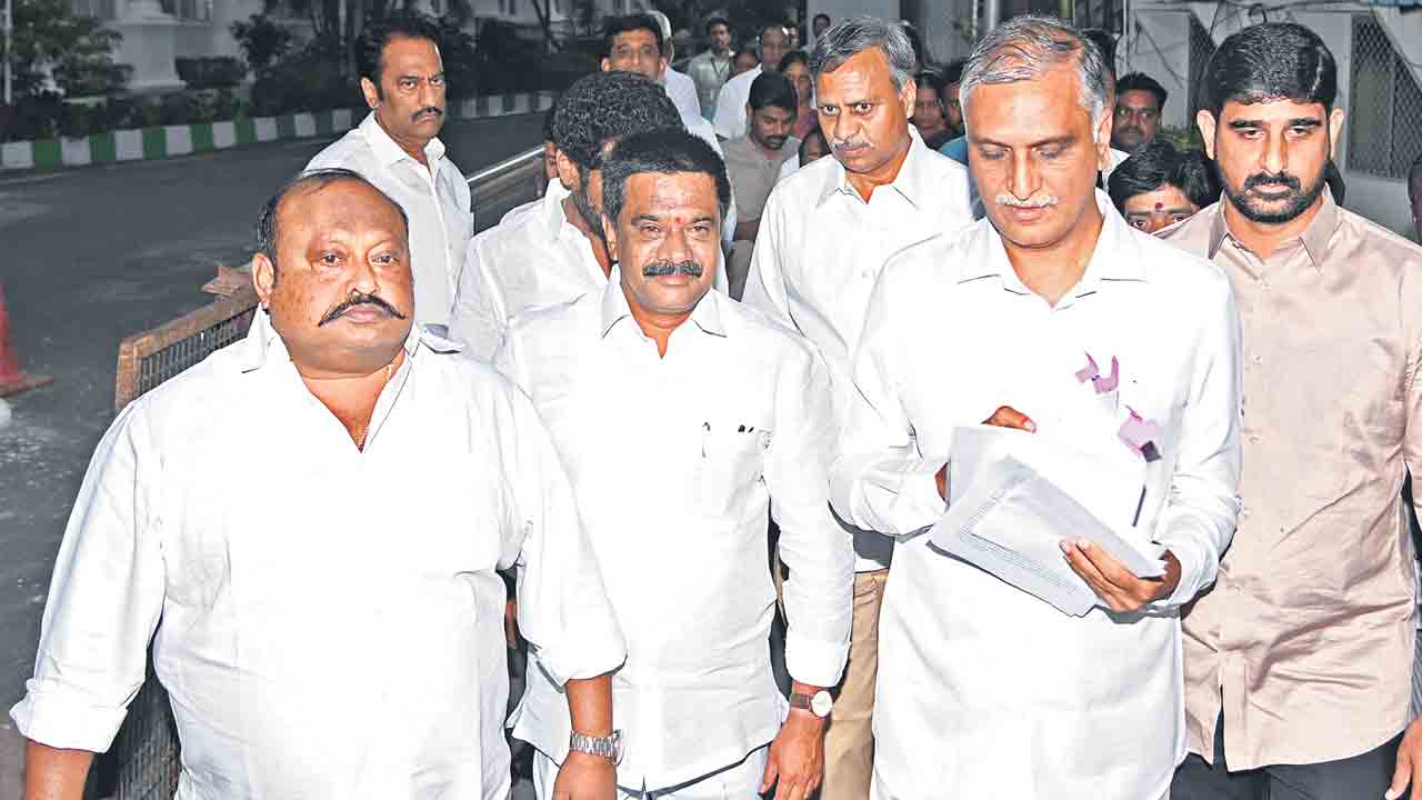 Telangana Assembly | ప్రజాస్వామ్యాన్ని ప్రభుత్వం తొలిరోజే ఖూనీ చేసింది: బీఆర్‌ఎస్