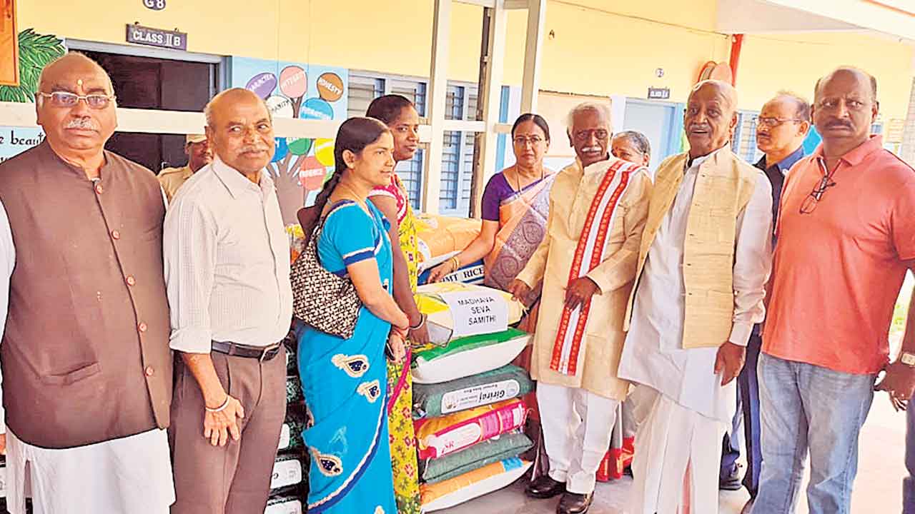 విద్యార్థుల సేవా దృక్పథం అభినందనీయం