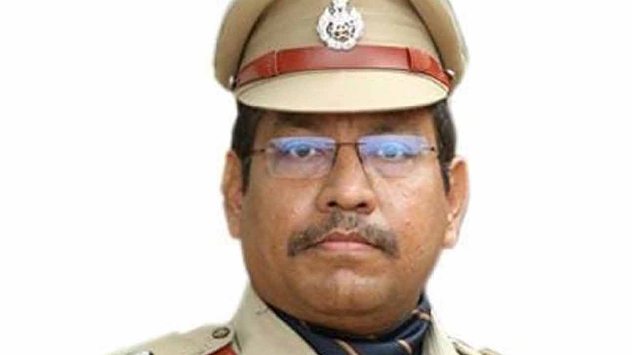 IPS Naveen Kumar | రిటైర్డ్‌ ఐఏఎస్‌ ఇంటిని కాజేసేందుకు కుట్ర.. కటకటాలపాలైన సీనియర్‌ ఐపీఎస్‌ అధికారి..!