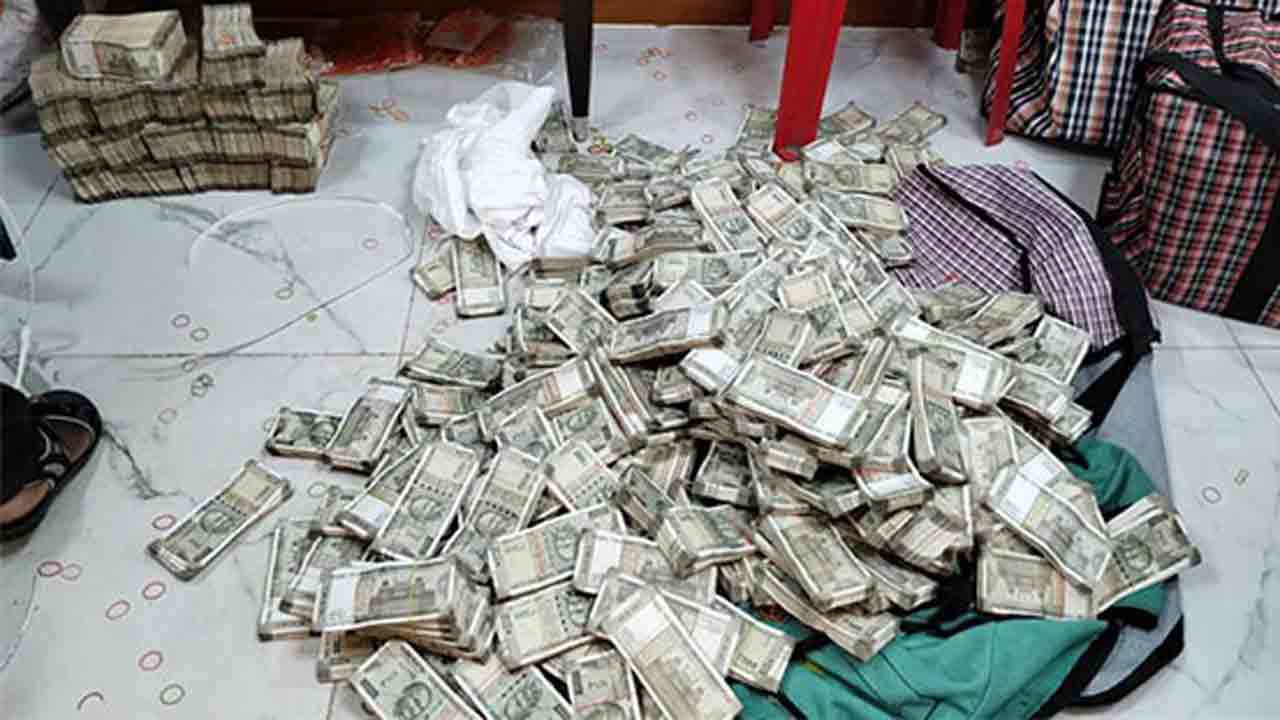 IT Raids | ఐటీ దాడుల్లో పట్టుబడిన రూ.351 కోట్లు.. ఆ నగదును ఏ బ్యాంక్‌లో జమచేయనున్నారంటే..?