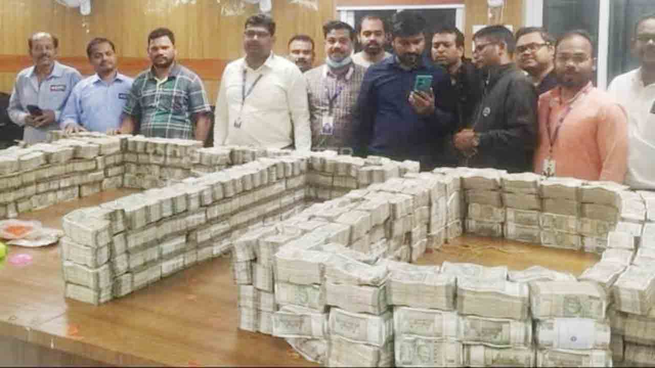 IT Rides | కాంగ్రెస్‌ ఎంపీ బంధువుల కంపెనీల్లో కొనసాగుతున్న ఐటీ దాడులు.. మరో 19 బ్యాగుల్లో నగదు స్వాధీనం