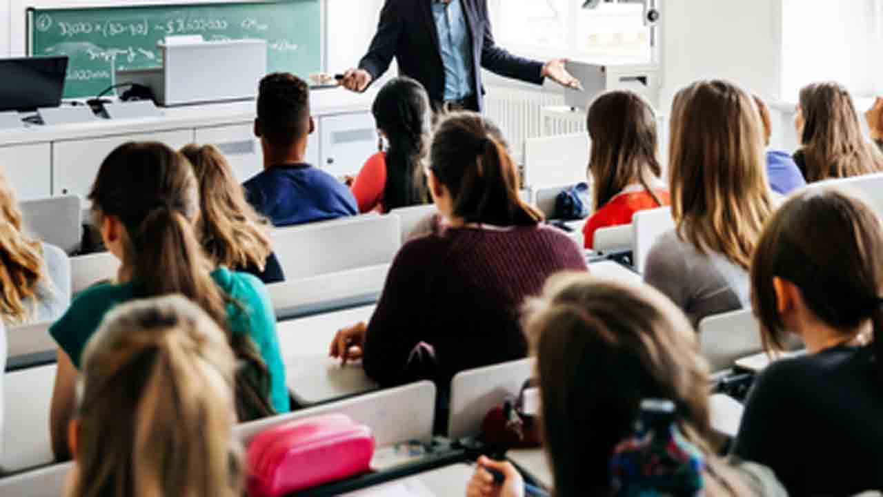 Indian Students | గత ఐదేళ్లలో విదేశాల్లో 403 మంది భారతీయ విద్యార్థులు మృతి.. కెనడాలోనే అత్యధిక మరణాలు