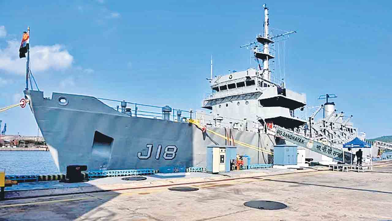 నౌకాదళంలోకి ఐఎన్‌ఎస్‌ సంధాయక్‌