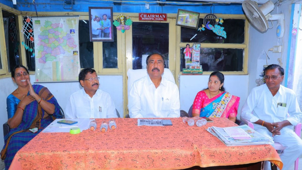 ఆరు గ్యారెంటీలను అమలు చేయాలి