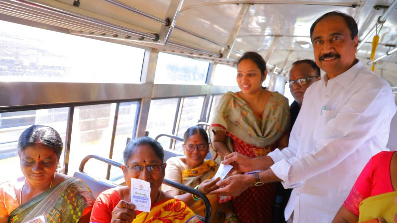 ప్రభుత్వ ఫలాలు ప్రజలకు అందాలి