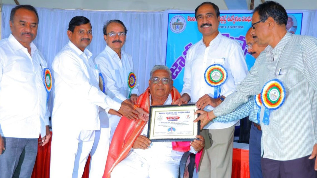 కేసీఆర్‌ హయాంలోనే రిటైర్డ్‌ ఉద్యోగులకు పెద్దపీట