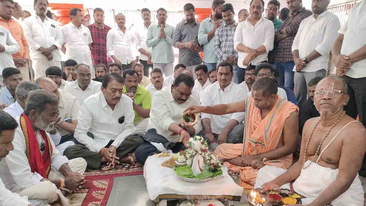 Prayers For KCR | కేసీఆర్‌ త్వరగా కోలుకోవాలని ఆలయాల్లో పూజలు