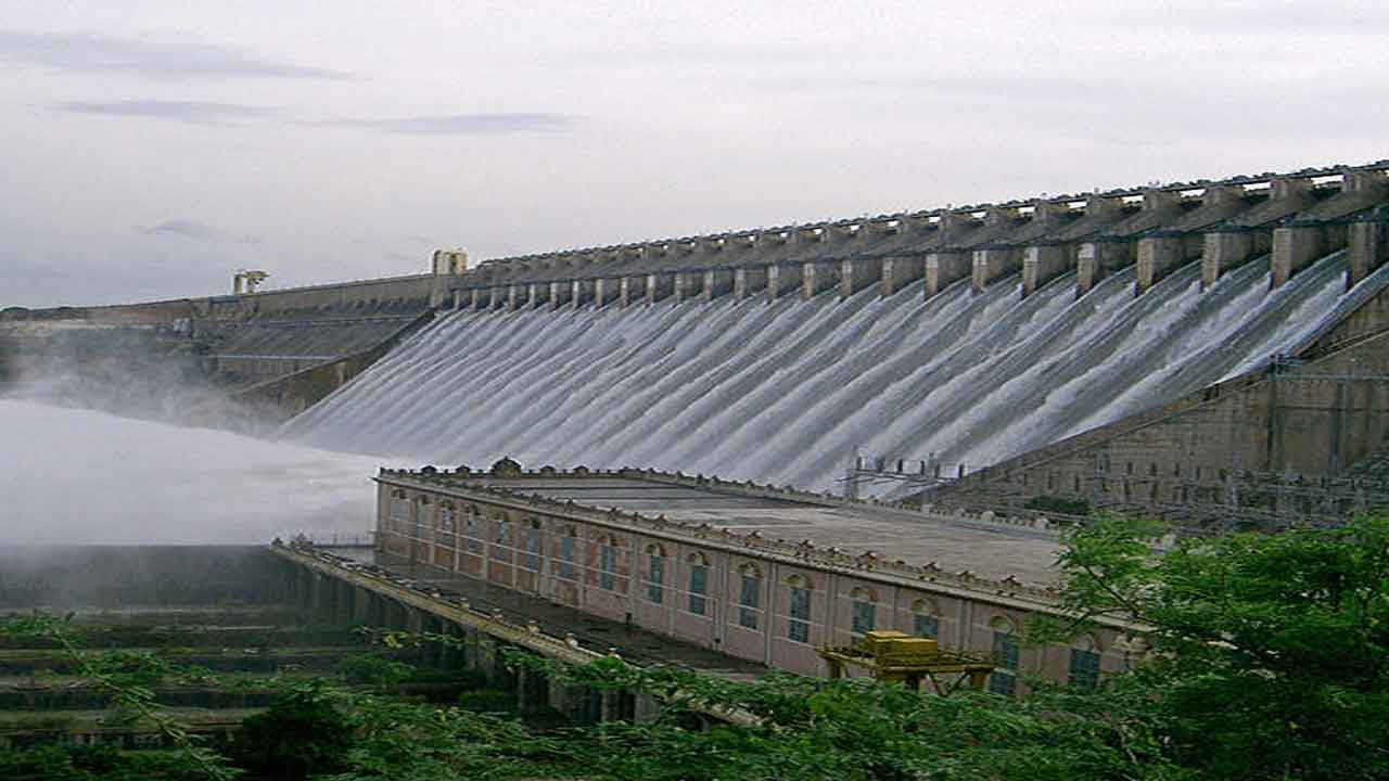 ప్రాజెక్టులు అప్పగించలె.. కానీ బోర్డే చూస్తది!