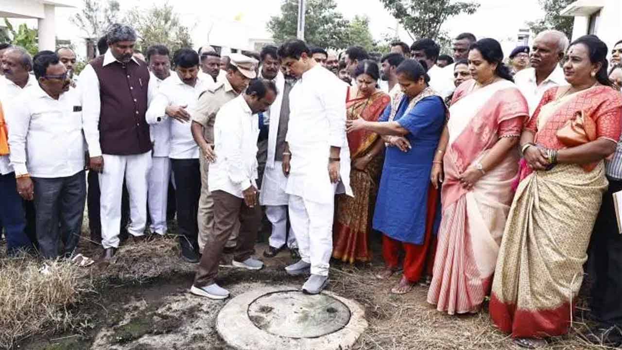 Septic Tank | దళిత విద్యార్థులతో సెప్టిక్‌ ట్యాంక్‌ క్లీనింగ్‌.. కర్ణాటకలో దారుణ ఘటన