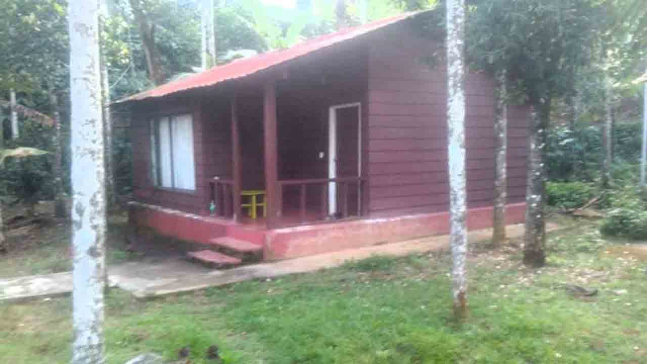 mass suicide | రిసార్ట్‌లో కుమార్తెను చంపి.. ఆత్మహత్య చేసుకున్న దంపతులు